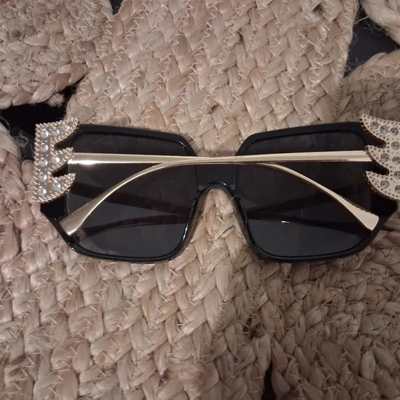 Chic Black & Gold Sunglasses - Picture 2 of 3
